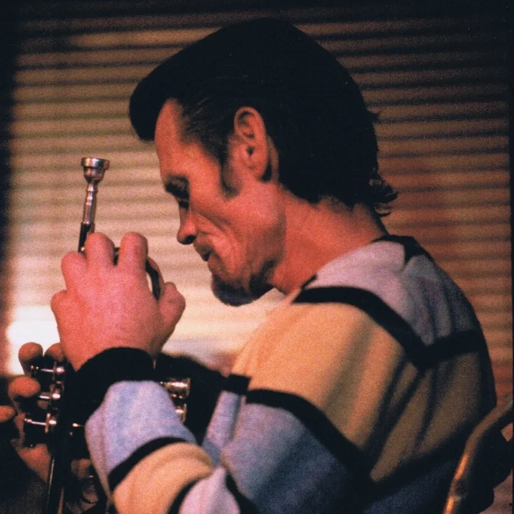 Musique Journal -   « En ce gris caniveau coule un lustré ruisseau… » (à propos de Chet Baker)